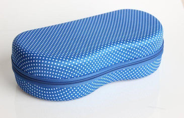 
COMPOSIÇÃO
Tecido: 100% Poliéster	  Espuma: 100% Acetato Etil Vinila.
33 cm de comprimento x 19 de largura x 6 de altura.
 
 