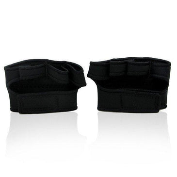 Protetor palmar para musculação feito em neoprene preto indicado para diversos tipos de atividades. . 