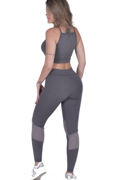 Calça legging fusô fitness com detalhes em tela confeccionada em suplex estampado com recortes em tela. Modelo confortável e desenvolvido especialmente para proporcionar o máximo... 