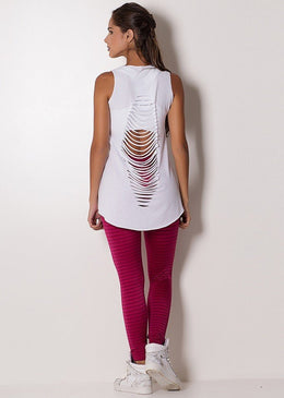 Um produto da marca Detalex Fitness:Camiseta Navalhada ultra fashion com recortes nas costas, que proporciona mas conforto, por ser maior na parte de trás, tapando... 