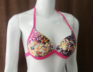 Biquini de bojo super confortavél!Modelagem foi desenvolvida, para valorizar ainda mas a silhueta feminina alem de ser super pratico e confortável,O tecido Suplex Light ,... 