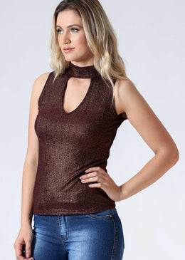 Blusa com modelagem justa de Lurex com gola choker. Essencial para um look poderoso!Tabela de medidas: P= 36M= 38G= 40GG= 42Composição: 96% Poliéster4% Elastano 