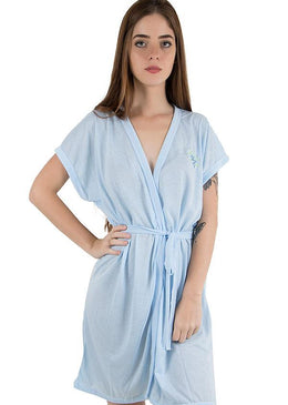 Robe feito em malha de qualidade, peça básica e prática que toda mulher precisa ter em seu guarda-roupas.Feito em malha, ele tem um delicioso toque... 