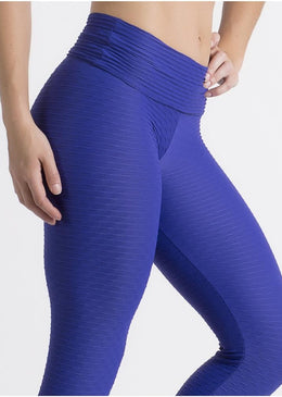 Calça fusô, fabricada com o tecido honey , foi  desenvolvida para dar maior conforto nas atividades físicas e se tornaram peças chave no guarda-roupa de... 