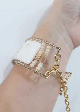 Pulseira Madrepérola. DESCRIÇÃO DO PRODUTO:Marca: FEITO A MÃO BIJUTERIAS FINASMateriais: pulseira toda trabalhada em madrepérola com cristais transparente. Possui extensor para regulagem da peça. OUTRAS ESPECIFICAÇÕES:- Acessório com fino... 
