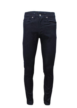 Calça Jeans masculina, modelagem slim, cintura intermediária. Possui pernas mais ajustadas e muita elasticidade. Composição: 75% algodão, 23% poliéster, 2% elastano. 