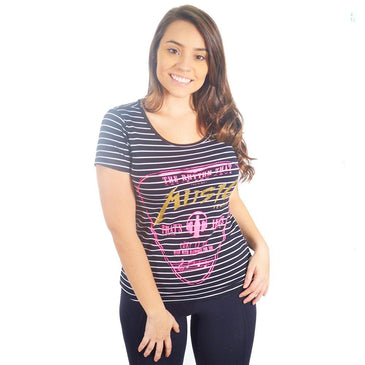 Modelo Baby Look Music com excelente composição em tecido Viscolycra, perfeito para looks despojados e casuais no dia a dia. 