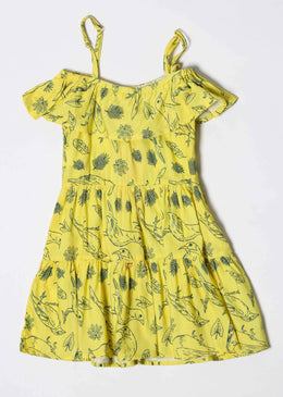 Vestido infantil, fundo amarelo com estampa de pássaros.Composição: 58% Algodão | 42% Viscose TABELA DE EQUIVALÊNCIA TAMANHO EQUIVALE A: P 0 a 3 meses M... 