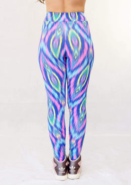 Calça Fitness, confeccionada em Suplex estampado.Produto com excelente acabamento e tamanho confortável vestindo como promete!TAMANHOS P M G ESTAMPAS VARIADAS COMPOSIÇÃO Poliéster Elastano 90% 10%... 