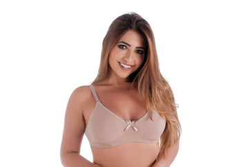 Sutiã tradicional sem bojo, confeccionado em microfibra lisa, alças fixas e regulagem para que possa se ajustar da melhor forma ao corpo, fecho duplo e... 