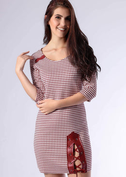 Vestido xadrez com amarração lateral, look super despojado e moderno perfeito para você arrasar na balada!Tabela de medidas aproximada;   P M G GG BUSTO... 