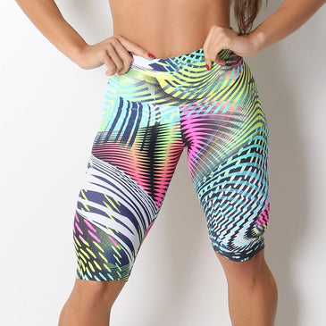 Bermuda fitness confeccionada em poliamida Santa Constância estampada. Marca: CariocaFit Composição: 90% Poliamida e 10% Elastano 