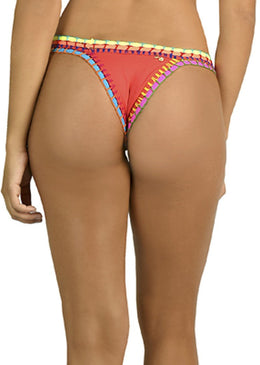 Calça Angel, detalhes em chochê nas laterais.Ótima opção para este verão!Uma boa praia começa com Pitanga!Composição: 90% poliamida 10% elastano - Forro: 100% poliamida 