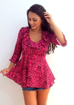 Linda bata no tecido viscose com estampa étnica em tons pink e marsala. Possui babdinhos na parte de cima com acabamento em tecido na cor... 