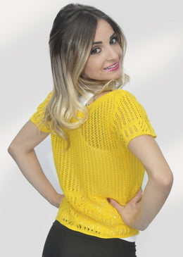 Blusa Cropped linha rendada manguinha e barra trabalhada Composição 100% Acrílico                            ... 