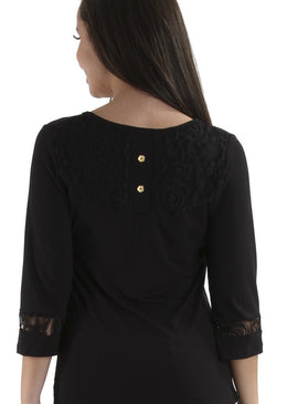 Blusa em viscolycra com detalhes em renda e zíper para dar um acabamento fashion na peça. Ideal para usar com jeans,  acessórios e bolsas.Composição: 94%... 