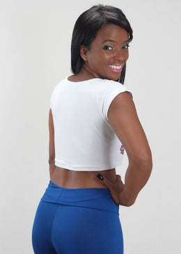 BLUSA ANA ACIMA DA CINTURA, ESTAMPADA EM SILK NA FRENTE, CONFECCIONADA EM VISCOLYCRA.ÓTIMA PARA O DIA-A-DIA E PARA ACADEMIA. 