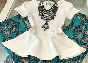 Blusa peplum no tecido bandagem.Tecido Texturizado com elastano. Efeito modelador. com corte sofisticadoTamanhosP ( Veste 36/38)  Comprimento 55 CmM ( Veste 40)  Comprimento 56 CmG... 
