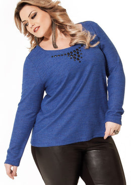 MARCA: LEPOQUEBlusa Plus Size em Tricot com tule e pedrariaComposição do Produto: 18% Viscose / 39% Poliéster / 43% Algodão / Detalhe: 100% PoliésterImportante:- Os acessórios utilizados na... 