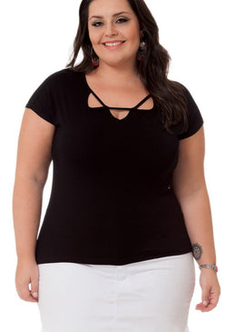 Marca: Berthage Blusa Plus Size em Viscolycra com aberturas no decote Composição do Produto: 96% Viscose 4% Elastano Importante: - Os acessórios utilizados na produção das... 