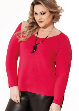 MARCA: LEPOQUEBlusa Plus Size em Viscolycra e tule invisível, e detalhe em guipirComposição do Produto: 96% Viscose 4% ElastanoImportante:- Os acessórios utilizados na produção das fotos não... 
