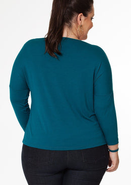 Marca: BerthageBlusa Plus Size em Viscolycra com detalhe em tule transparenteComposição do Produto: 96% Viscose 4% ElastanoImportante:- Os acessórios utilizados na produção das fotos não... 