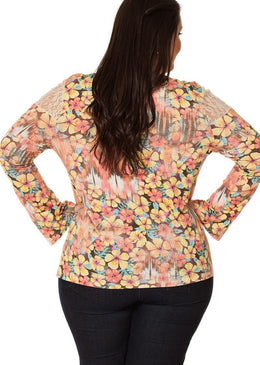Marca: BerthageBlusa Plus Size em Viscolycra estampada com manga flaire com detalhes em rendaComposição do Produto: 96% Viscose 4% ElastanoImportante:- Os acessórios utilizados na produção das... 