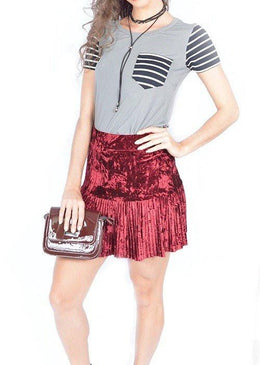 Blusa de viscolycra com bolso e manga listrada. 