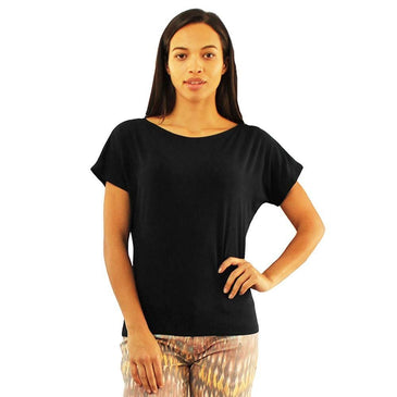 Blusa confeccionada em viscose e elastano, para garantir a versatilidade da peça. Lisa, com manga curta, gola canoa e diversas opções de cor. Uma camiseta básica... 