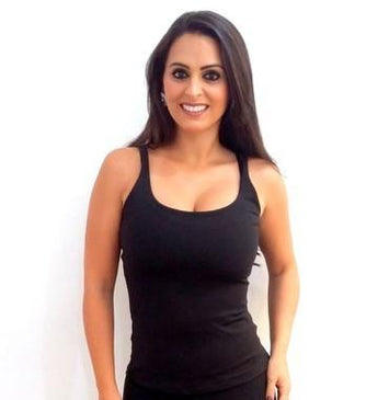 Blusinha básica de suplex na cor preta. Pode ser usada e  looks casuais e fitness. Tamanhos: P ( veste manequim 36/38) M ( veste manequim... 