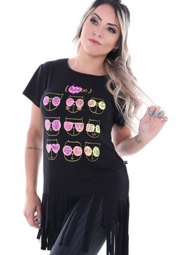 Descrição : T - Shirt Franja Feminina Coleção La Bout confeccionada em tecido viscolycra.T-Shirt com estampa Caveira Cats em Plástisol,manga curta e detalhe de Franjas cortadas a fio da Barra.Composição : Viscolycra... 