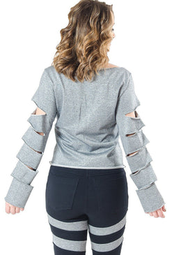 Blusa com lurex prata de manga longa.Moletinho Star.Decote canoa.Acabamento com corte á fio do decote e das barras.Manga com cortes à fio. Composição do tecido:Confeccionado em... 