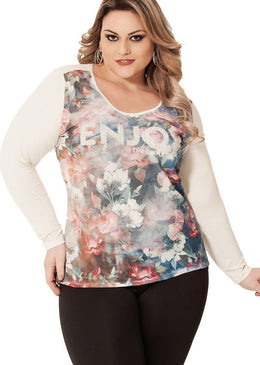 MARCA: LEPOQUEBlusa Plus Size em Viscolycra e Chiffon com estampa e pedrariaComposição do Produto: 96% Viscose 4% Elastano / Detalhe: 100% Poliéster.Importante:- Os acessórios utilizados na... 