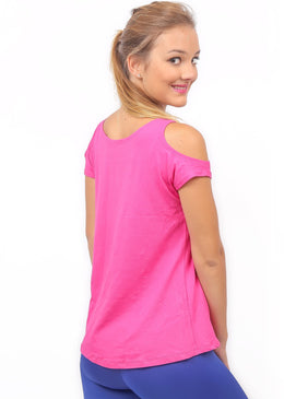 Blusa confeccionada em viscobrisa. Com detalhe em buraco no ombro e material furadinho que permite a transpiração.Composição: 92% Poliéster e 8% Elastano 