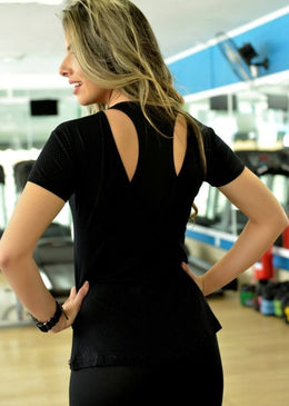 BLUSA ELAINE CONFECCIONADA EM VISCO VAZADO, ESTAMPADA COM UMA CAVEIRA FASHION E NA MODA, COM UMA ABERTURA NAS COSTAS.CONFERIR A ESTAMPA NÃO É A MESMA... 