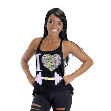 BLUSA CONFECCIONADA EM VISCO VAZADO ESTAMPADA NA FRENTE (MESMA DA MODELO) COM UMA ABERTURA NAS COSTAS. PARA VOCÊ IR PARA A ACADEMIA CHEIA DE ESTILO... 