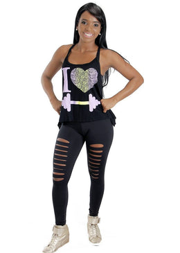 BLUSA CONFECCIONADA EM VISCO VAZADO ESTAMPADA NA FRENTE (MESMA DA MODELO) COM UMA ABERTURA NAS COSTAS. PARA VOCÊ IR PARA A ACADEMIA CHEIA DE ESTILO... 