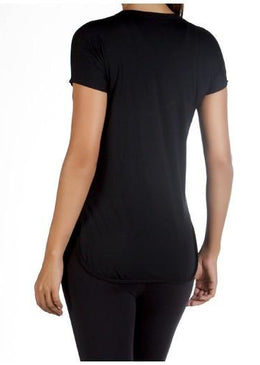 Camiseta com um corte que valoriza a silhueta da mulher e modelagem Mullet, ou seja, parte de trás maior que a frente proporcionando segurança e... 