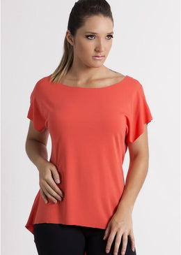 Um produto da marca Detalex Fitness:Blusa Navalhada ultra fashion com recortes nas costas, que proporciona mas conforto, por ser maior na parte de trás, tapando... 