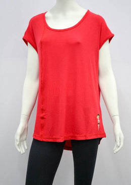 Blusa com excelente caimento. Fabricado em tecido de malha com estrutura canelada. Proporcionam um alto alongamento e elasticidade capacitando desta maneira que o tecido se... 