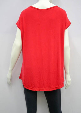 Blusa com excelente caimento. Fabricado em tecido de malha com estrutura canelada. Proporcionam um alto alongamento e elasticidade capacitando desta maneira que o tecido se... 