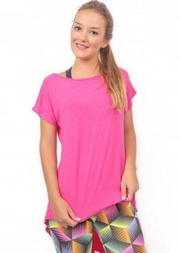 Blusa confeccionada em viscobrisa. Mais comprida atrás, dispensando o uso de tapa bumbum. Com recorte em V nas costas.Composição: 92% Poliéster 8% Elastano 