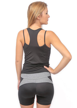 Camisetinha confeccionada em favo, um tecido fresquinho com furinhos permitindo a transpiração enquanto se faz exercícios.Composição: 92% Poliéster 8% Elastano. 