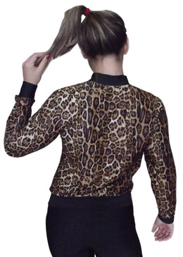 Jaqueta Fitness Jaqueta Bomber em Suplex Estampado Modelo com ZíperTamanho ÚnicoSem ForroSem BolsoTecido Suplex TamanhoComprimento Total 60cmBusto 48cmManga 60cmBarra 40cm 