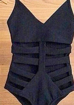 Body no tecido suplex com bojo. Detalhes em tiras, o fechamento e entrepernas por colchetes Material - SuplexTamanho Único - Veste do 36 ao 40... 