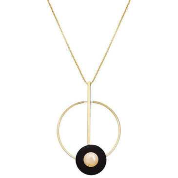  
Colar Alice de metal revestido a ouro 18k com pingente com aplicação de acrílico.Cores: Dourado e preto
Comprimento da corrente: 75cm
Pingente: 7cm
SKU: CLD0659-1 