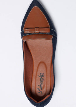 Mocassim Jeans com detalhe frontais na cor carameloIdeal para usar no dia a diaTecido: - Tecido Sintético + Couro SintéticoMaterial:- Interno: Forro Cacharrel- Palmilha: Confort- Solado:... 