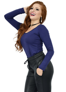 Blusa fabricado em tecido visco lycra gola arredondada podendo ser usada com vários looks Composição 96% Viscose 04% Elastano             ... 