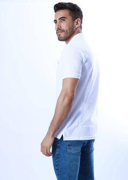 Camisa Polo Slim com fecho na gola em botão.Tecido confortável e ajustado ao corpo sem perder o estilo.SKU: 31620Tabela de medidas:  P Largura..46. Altura..66. M... 