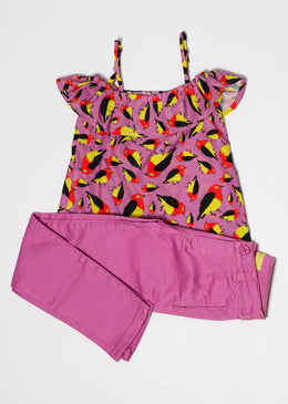 Conjunto de blusa e calça. Ideal para usar em dias de passeio e arrasar com o look super lindo.Blusa: Alça com estampa corrida de passarinhos.Calça:... 